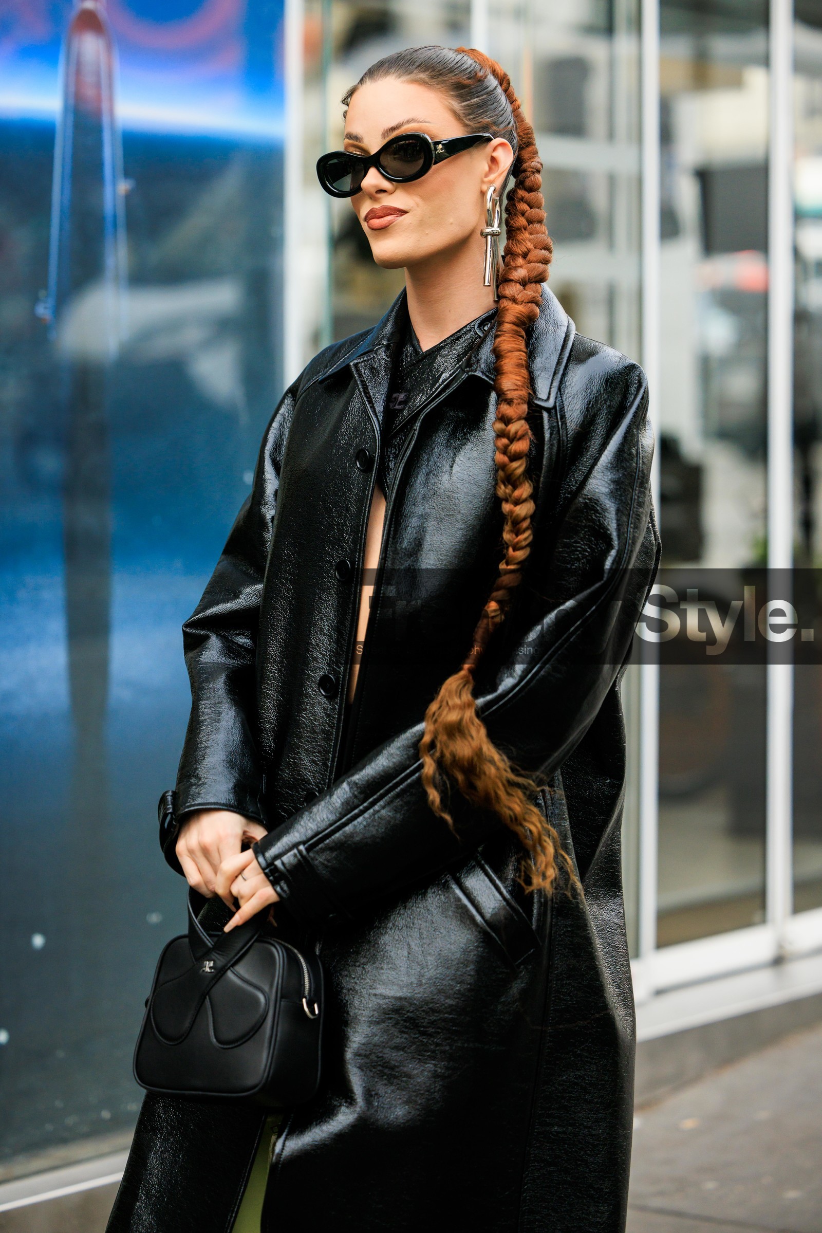 full black look, long braids, orange hair, ginger hair, dyed hair, black sunglasses, big silver earrings, black coat, leather coat, courreges, courreges handbag, black handbag, fashion week, frenchystyle, FW, jonathan paciullo, street style, AUTUMN WINTER 2022-2023, FALL WINTER 2022_2023, FW 22-23, PFW, PARIS, vertical, detail