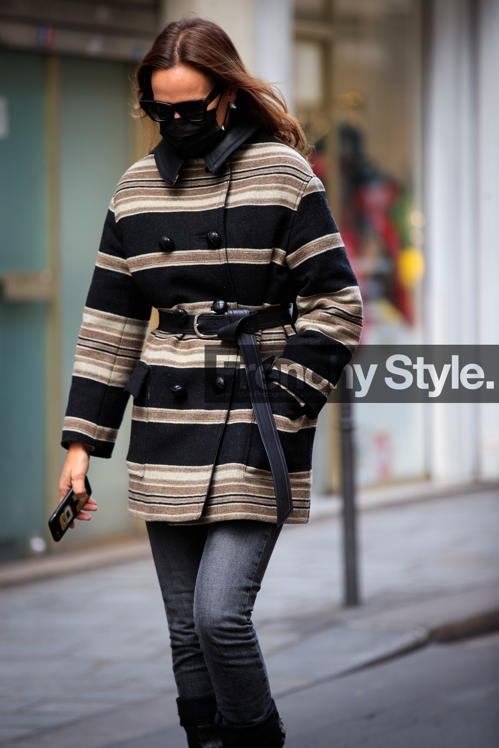 brune de margerie, striped coat, beige coat, black coat, black leather coat, black leather belt, belted coat, grey jeans, isabel marant coat, black sunglasses, celine sunglasses, covid face mask, PARIS, PFW, fashion week, frenchystyle, FW, jonathan paciullo, street style, SPRING SUMMER 2021, SS 21, vertical, atmosphere details, detail