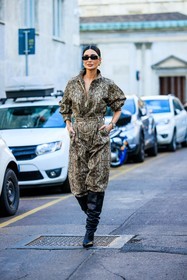 Balenciaga sunglasses, black sunglasses, black boots, leather boots, watch, studs earrings, pearl sutds, close up, silver chain belt, animal print shirt, animal print pants, snake pants, snake zipped shirt, higwaist pants, animal print look, slouch boots, leather boots, black boots, heeled boots, fashion week, frenchystyle, FW, jonathan paciullo, street style, MFW, MILAN, FALL WINTER 2022_2023, AUTUMN WINTER 2022-2023, FW 22-23, vertical, full length