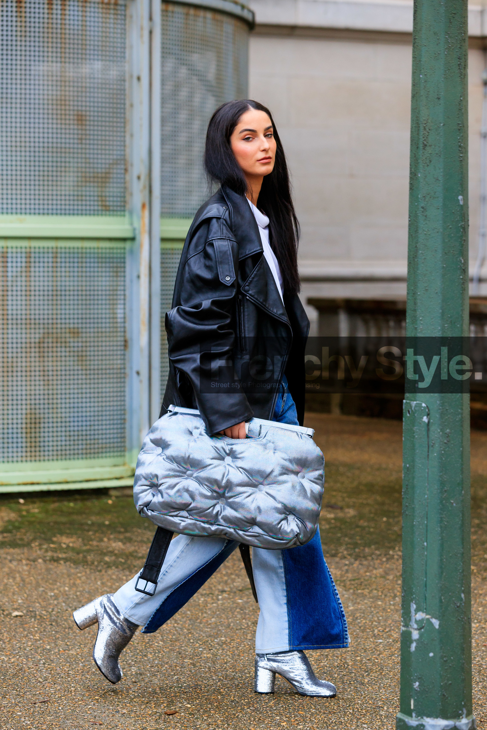 black leather perfecto, margiela bag, margiela boots, oversize jacket, oversize perfecto, silvered bag, quilted bag, silvered boots, high heels boots, denim, light blue jeans, blue jeans, patchwork jeans, flare jeans, fiona zanetti, fashion week, frenchystyle, FW, jonathan paciullo, street style, SPRING SUMMER 2020, SS 20, PFW, PARIS, vertical, full length