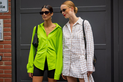 bicycle short, dress, duo, green shirt, Mica Argañaraz, Rianne Van Rompaey, shirt, shirt dress, short, sunglasses, fashion week, frenchystyle, FW, jonathan paciullo, street style, MFW, MILAN, SPRING SUMMER 2022, SS 22, horizontal, atmosphere details, detail