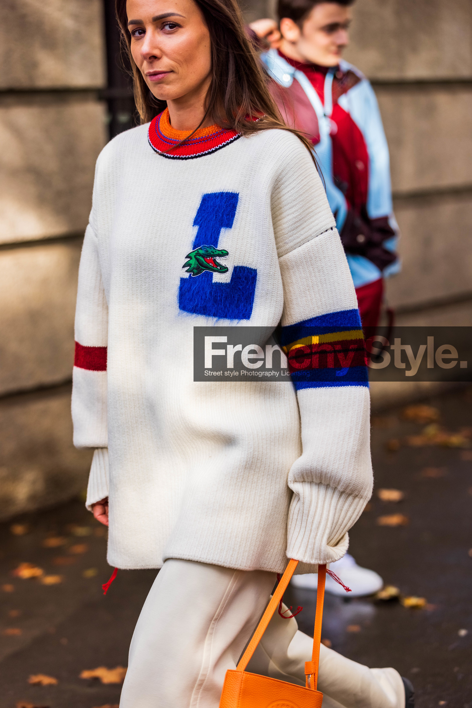 Alice Barbier, bag, color, lacoste look, orange bag, white jumper, white knitwear, white pants, lacoste, fashion week, frenchystyle, FW, jonathan paciullo, street style, PFW, PARIS, SPRING SUMMER 2022, SS 22, vertical, atmosphere details