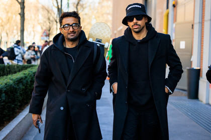 full black look, black bucket hat, black sunglasses, glasses, black hoodie, black coat, buttoned coat, close up, fashion week, frenchystyle, FW, jonathan paciullo, street style, MFW, MILAN, FALL WINTER 2022_2023, AUTUMN WINTER 2022-2023, FW 22-23, horizontal, atmosphere details