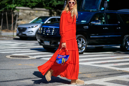atmosphere details, beige sneakers, blue bag, christian dior, detail, fashion week, frenchystyle, FW, graphic bag, horizontal, jonathan paciullo, leather bag, long dress, NEW YORK, NYFW, printed bag, red dress, SPRING SUMMER 2018, SS 18, street style, sunglasses, veronika heilbrunner