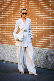 fendi blazer, ivory belted blazer, fendi pouch, white pouch, black sunglasses, ivory pants, flared pants, white sandals, short hair, nataly osmann, fashion week, frenchystyle, FW, jonathan paciullo, street style, MFW, MILAN, FALL WINTER 2022_2023, AUTUMN WINTER 2022-2023, FW 22-23, vertical, full length