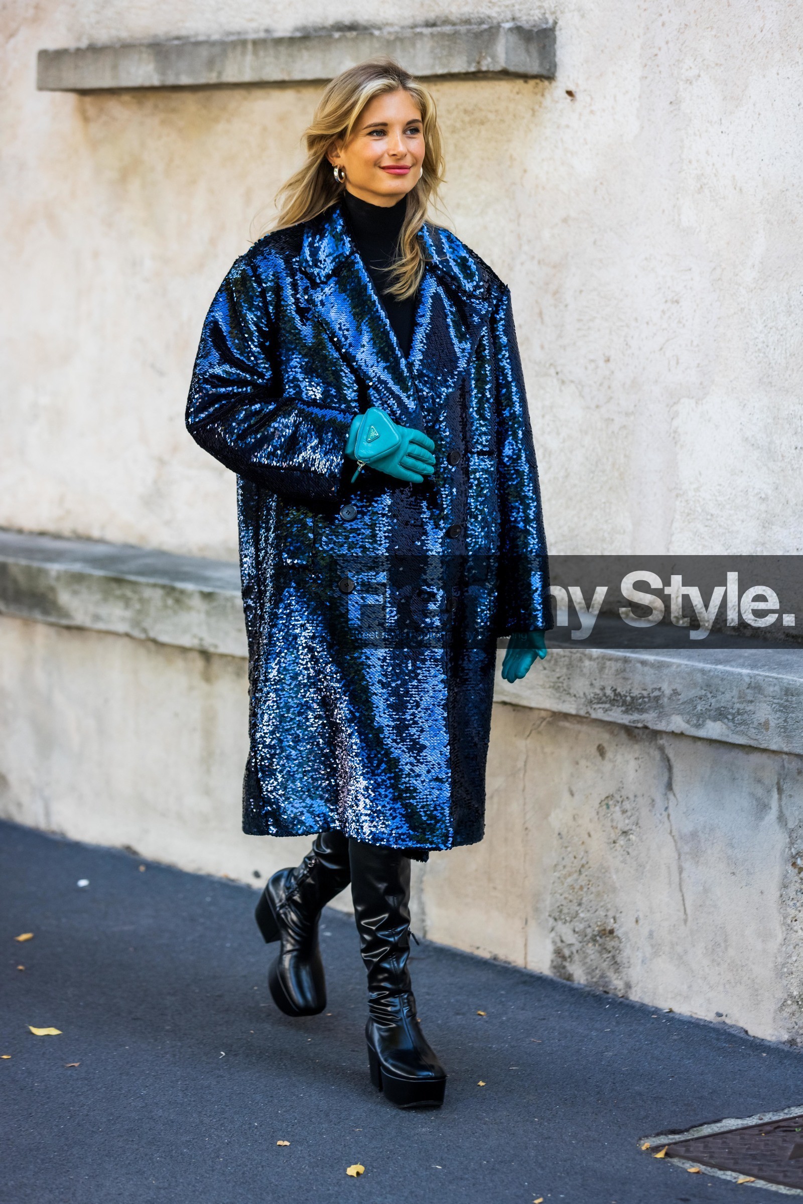 black boots, blue coat, blue glooves, color, leather boots, leather glooves, long coat, oversize coat, plateform, prada glooves, prada look, sequin, turtleneck, Xenia Adonts, fashion week, frenchystyle, FW, jonathan paciullo, street style, SPRING SUMMER 2022, SS 22, MFW, MILAN, vertical, full length