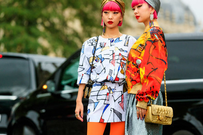 Ami and Aya Suzuki, chanel dress, chanel jacket, chanel earrings, chanel total look, chanel skirt, white dress, painted dress, mini dress, mid long sleeves dress, printed dress, belted dress, red jacket, yellow jacket, painted jacket, printed jacket, zipped jacket, sequins skirt, silvered skirt, strassed earrings, dangling earrings, silvered headband, golden headband, orange tights, pink hair, PARIS, PFW, SPRING SUMMER 2020, SS 20, fashion week, frenchystyle, FW, jonathan paciullo, street style, horizontal, atmosphere details, detail