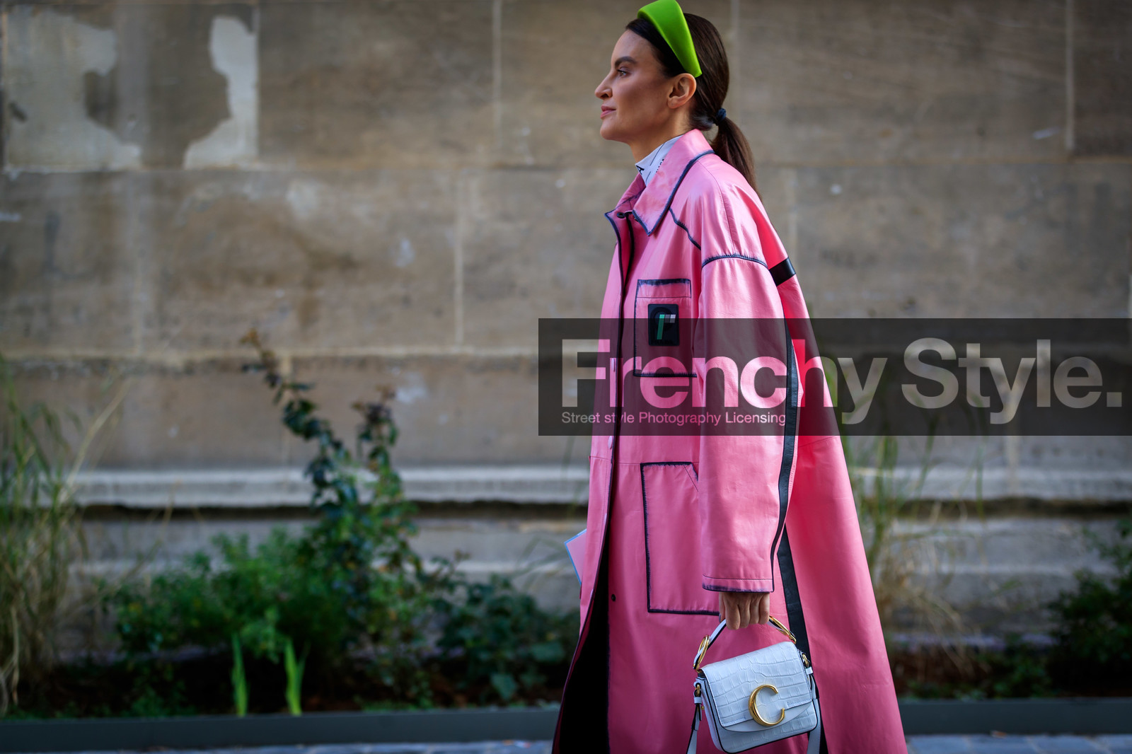 chloé, graphic jacket, headband, leather bag, leather coat, pink coat, prada, printed jacket, white bag, PARIS, PFW, street style, jonathan paciullo, FW, frenchystyle, fashion week, AUTUMN WINTER 2019-2020, AW 19-20, FALL WINTER 2019-2020, FW 19-20, horizontal, atmosphere details, detail