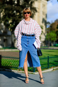 black bag, black belt, blue denim, denim skirt, fashion week, frenchystyle, full length, FW, graphic shirt, high heels, jonathan paciullo, leather bag, leather belt, leather shoes, levis, lisa aiken, PARIS, PFW, SPRING SUMMER 2017, SS 17, street style, striped shirt, sunglasses, vertical, white shirt