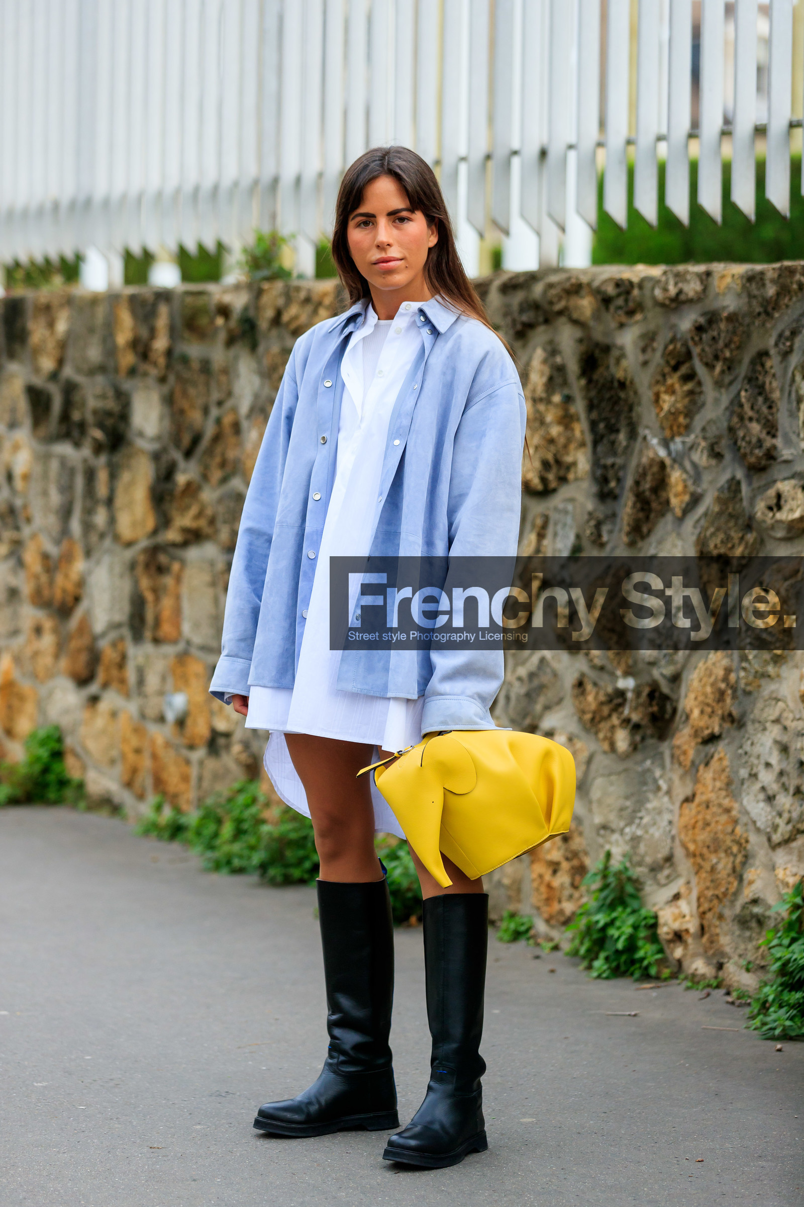 nina urgell cloquell, light blue jacket, light blue shirt, suede jacket, suede shirt, white dress, white shirt, dress shirt, mini dress, black leather boots, flat boots, high boots, yellow leather bag, animal shape bag, loewe bag, fashion week, frenchystyle, FW, jonathan paciullo, street style, PFW, PARIS, AUTUMN WINTER 2020-2021, FALL WINTER 2020-2021, FW 20-21, vertical, full length