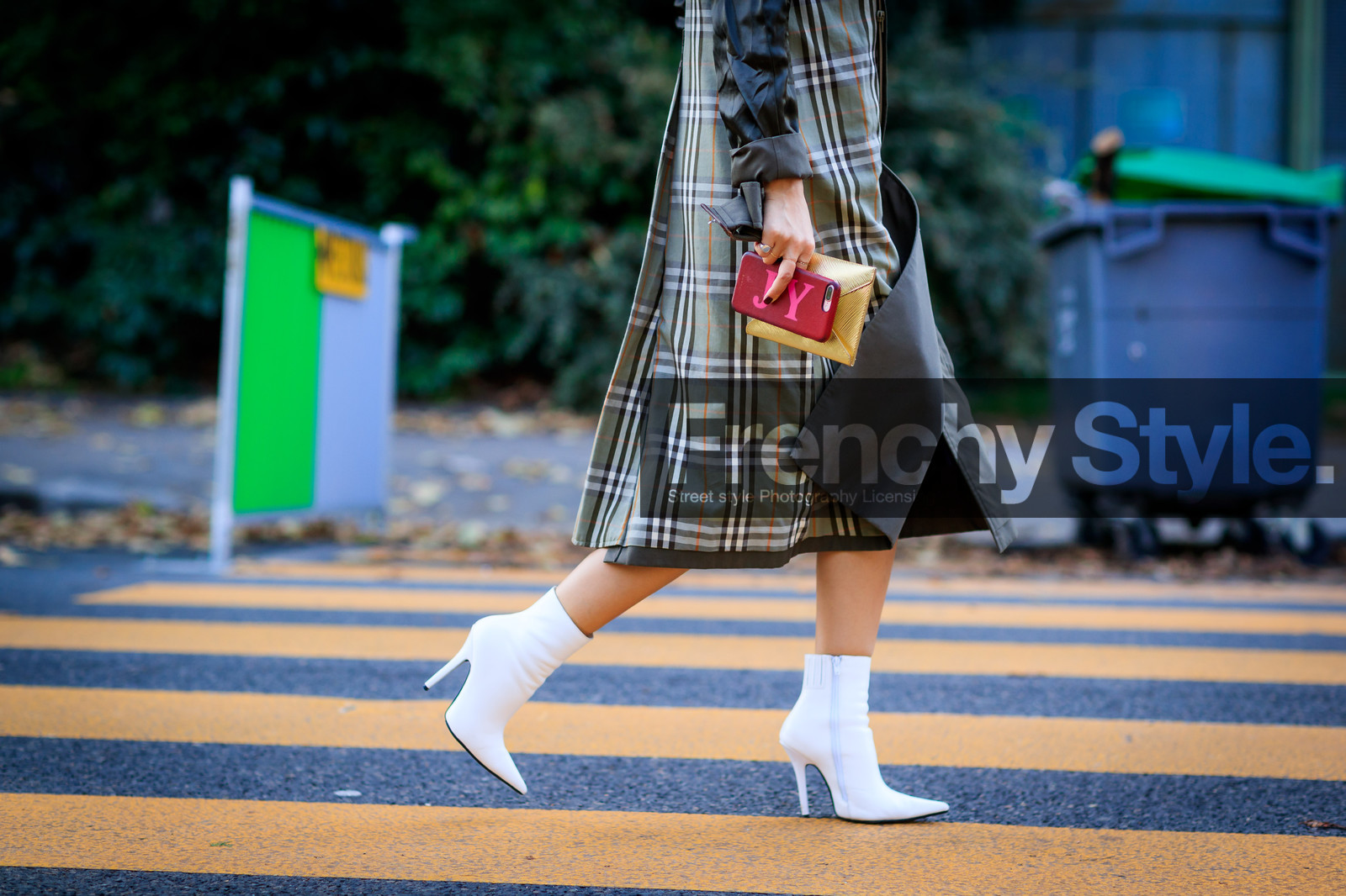 atmosphere details, beret, checked coat, detail, fashion week, frenchystyle, FW, graphic jacket, green coat, high heels, horizontal, jiyoung kim, jonathan paciullo, leather shoes, PARIS, PFW, plaid, printed jacket, SPRING SUMMER 2018, SS 18, street style, tartan, trench coat, white boots