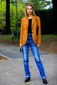 orange jacket, checked jacket, blue jeans, used jeans, black leather boots, Maartje Verhoef, street style, jonathan paciullo, FW, frenchystyle, fashion week, MFW, MILAN, SPRING SUMMER 2021, SS 21, vertical, full length, model