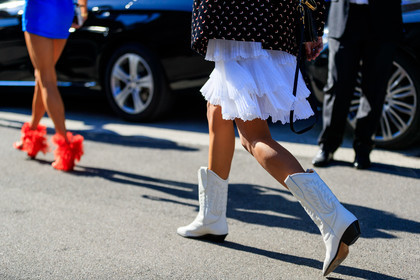 atmosphere details, cowboy boots, detail, fashion week, frenchystyle, FW, horizontal, jonathan paciullo, leather shoes, MFW, MILAN, SPRING SUMMER 2018, SS 18, street style, white boots, white dress