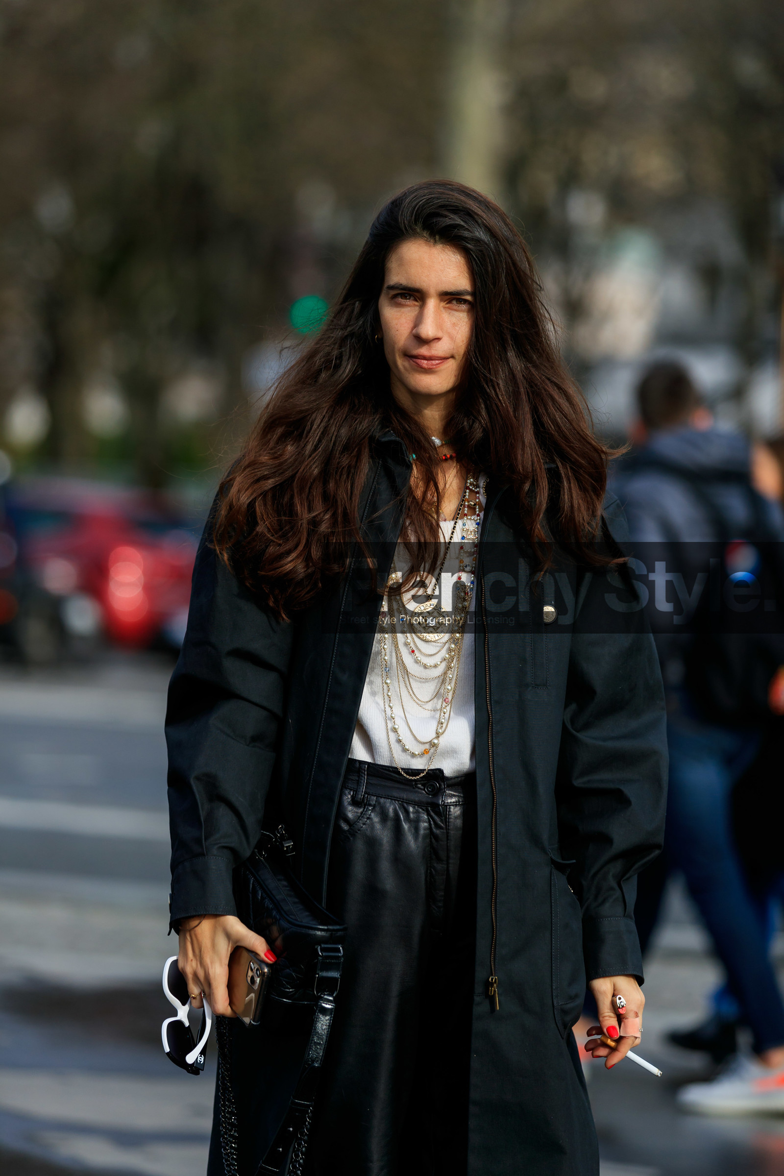chiara totire, chanel bag, chanel jacket, chanel necklace, dark green parka, white t-shirt, black leather pants, black polish bag, long necklace, stone necklace, golden necklace, logo necklace, pearl necklace, close up detail, fashion week, frenchystyle, FW, jonathan paciullo, street style, PFW, PARIS, vertical, atmosphere details, detail