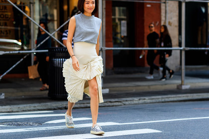 atmosphere details, beige skirt, detail, fashion week, frenchystyle, FW, graphic skirt, grey top, horizontal, jonathan paciullo, leather shoes, NEW YORK, NYFW, pleated skirt, SPRING SUMMER 2018, SS 18, street style