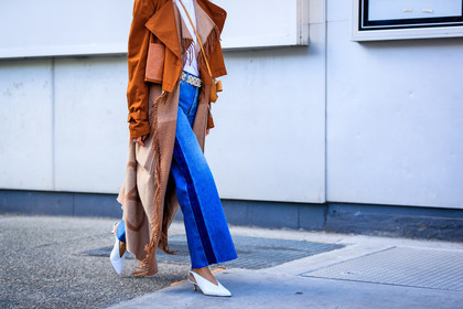 atmosphere details, blue denim, brown jacket, chanel, céline, denim pants, detail, fashion week, frenchystyle, FW, high heels, horizontal, jeans, jonathan paciullo, leather shoes, loewe, NEW YORK, NYFW, poncho, SPRING SUMMER 2018, SS 18, street style, trousers, white belt, white shoes, white t shirt