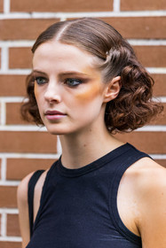 black eyeshadow, blush, eyeshadow, makeup details, orange blush, waves, fashion week, frenchystyle, FW, jonathan paciullo, street style, MFW, MILAN, SPRING SUMMER 2022, SS 22, vertical, atmosphere details, detail