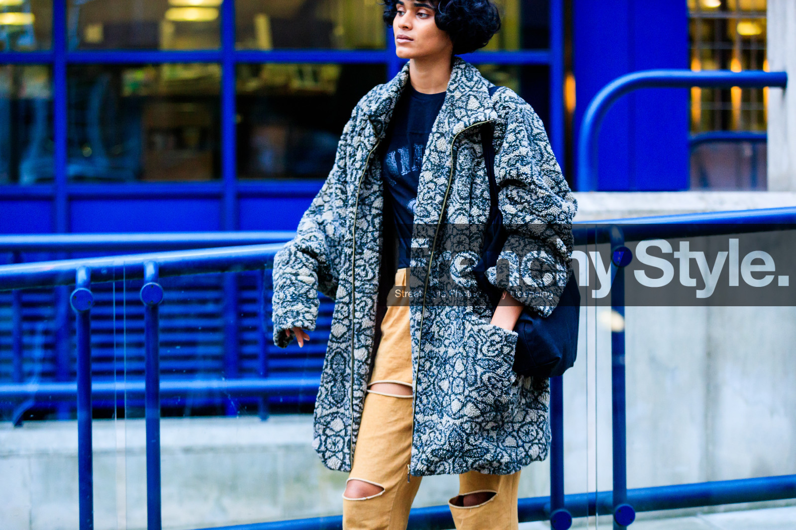 atmosphere details, AUTUMN WINTER 2017-2018, AW 17-18, black bag, black sweater, detail, FALL WINTER 2017-2018, fashion week, frenchystyle, fur jacket, FW, FW 17-18, graphic pants, horizontal, jonathan paciullo, leather bag, LFW, LONDON, model, printed jacket, street style, tote bag, trousers, yellow pants