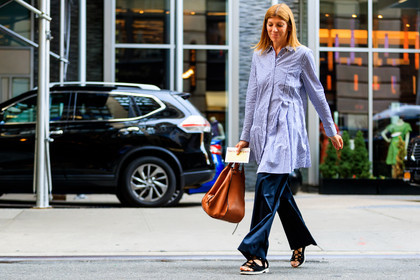 atmosphere details, black shoes, blue pants, brown bag, fashion week, frenchystyle, full length, FW, graphic shirt, horizontal, jonathan paciullo, leather bag, leather shoes, loewe, NEW YORK, NYFW, printed shirt, SPRING SUMMER 2018, SS 18, street style, striped shirt, trousers