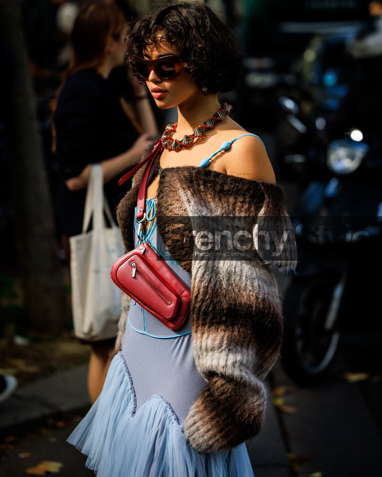 PARIS, PFW, fashion week, frenchystyle, FW, jonathan paciullo, street style, SPRING SUMMER 2024, SS 24, vertical, atmosphere details, detail
