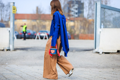 asymetric, atmosphere details, AUTUMN WINTER 2016-2017, AW 16-17, blue bag, blue shirt, brown pants, FALL WINTER 2016-2017, fashion week, frenchystyle, full length, fun bag, FW, FW 16-17, horizontal, jonathan paciullo, LFW, LONDON, MENSWEAR, printed bag, street style, trousers, wide pants