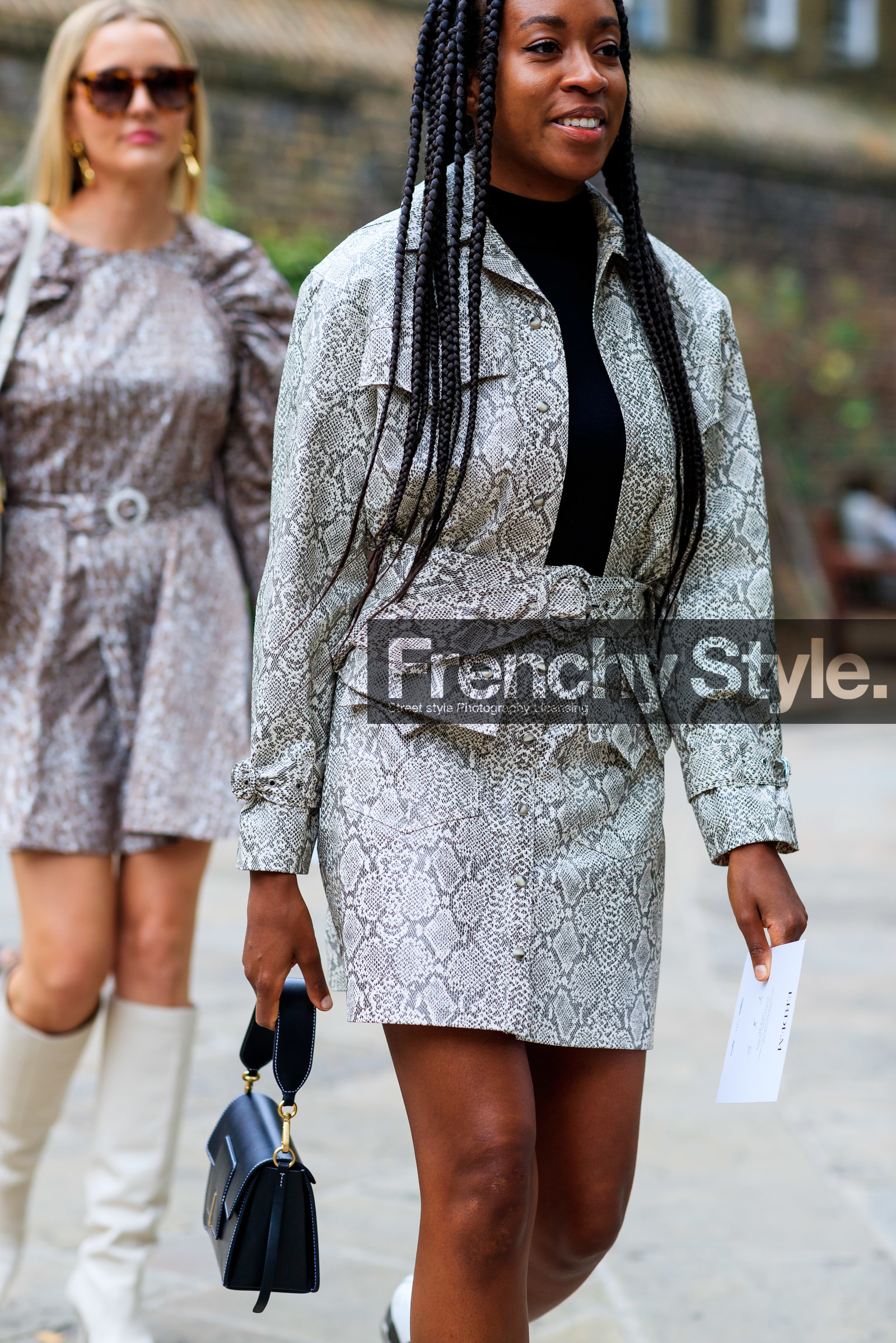adwoa aboah, chrissy rutherford, animal print total look, animal print jacket, animal print skirt, mini skirt, wandler bag, black leather bag, hand bag, fashion week, frenchystyle, FW, jonathan paciullo, street style, vertical, detail, atmosphere details