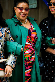 green trench, pink fendi sunglasses, flowered print dress, pearl necklaces, fashion week, frenchystyle, FW, jonathan paciullo, street style, NYFW, NEW YORK, AUTUMN WINTER 2022-2023, FALL WINTER 2022_2023, FW 22-23, vertical, atmosphere details