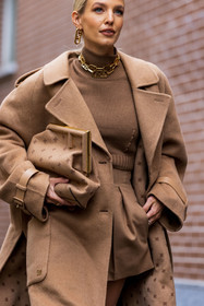 bag, beige bag, beige coat, beige monochrome, coat, fendi bag, fendi jewellery, Leonie Hanne, monochrome, short, wool coat, wool short, fashion week, frenchystyle, FW, jonathan paciullo, street style, MFW, MILAN, SPRING SUMMER 2022, SS 22, vertical, atmosphere details, detail