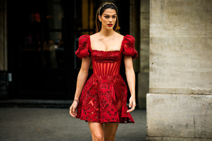 red dress, mini dress, red lips, golden tiara, head accesorie, embroidered dress, fashion week, frenchystyle, FW, jonathan paciullo, street style, PARIS, PFW, SPRING SUMMER 2022, SS 22, atmosphere details, detail, horizontal, iris mittenaere