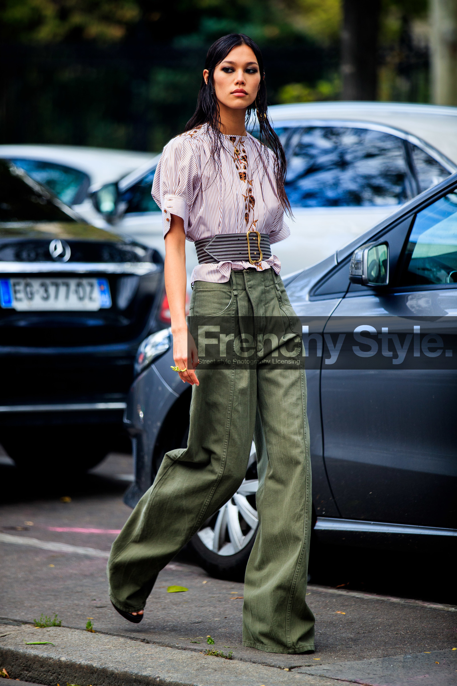 jade nguyen, kaki pants, loose pants, striped blouse, short sleeve blouse, belted blouse, hair details, make up, make up details, embroidered blouse, floral embroidered blouse, camel blouse, white blouse, brown leather belt, big belt, golden buckle belt, chloe blouse, chloe look, chloe pants, chloe belt, fashion week, frenchystyle, FW, jonathan paciullo, street style, PFW, PARIS, SPRING SUMMER 2021, SS 21, vertical, full length, model