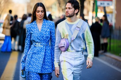 fendi, crossbody bag, purple crossbody bag, blue suit, printed suit, blue fendi suit, blue blazer, printed blazer, fendi belt, knitted multicolor jumper, multicolor pants, fendi pouch, blue pouch, close up, JS roques, alice barbier, alice & j.s, fashion week, frenchystyle, FW, jonathan paciullo, street style, MFW, MILAN, FALL WINTER 2022_2023, AUTUMN WINTER 2022-2023, FW 22-23, horizontal, atmosphere details