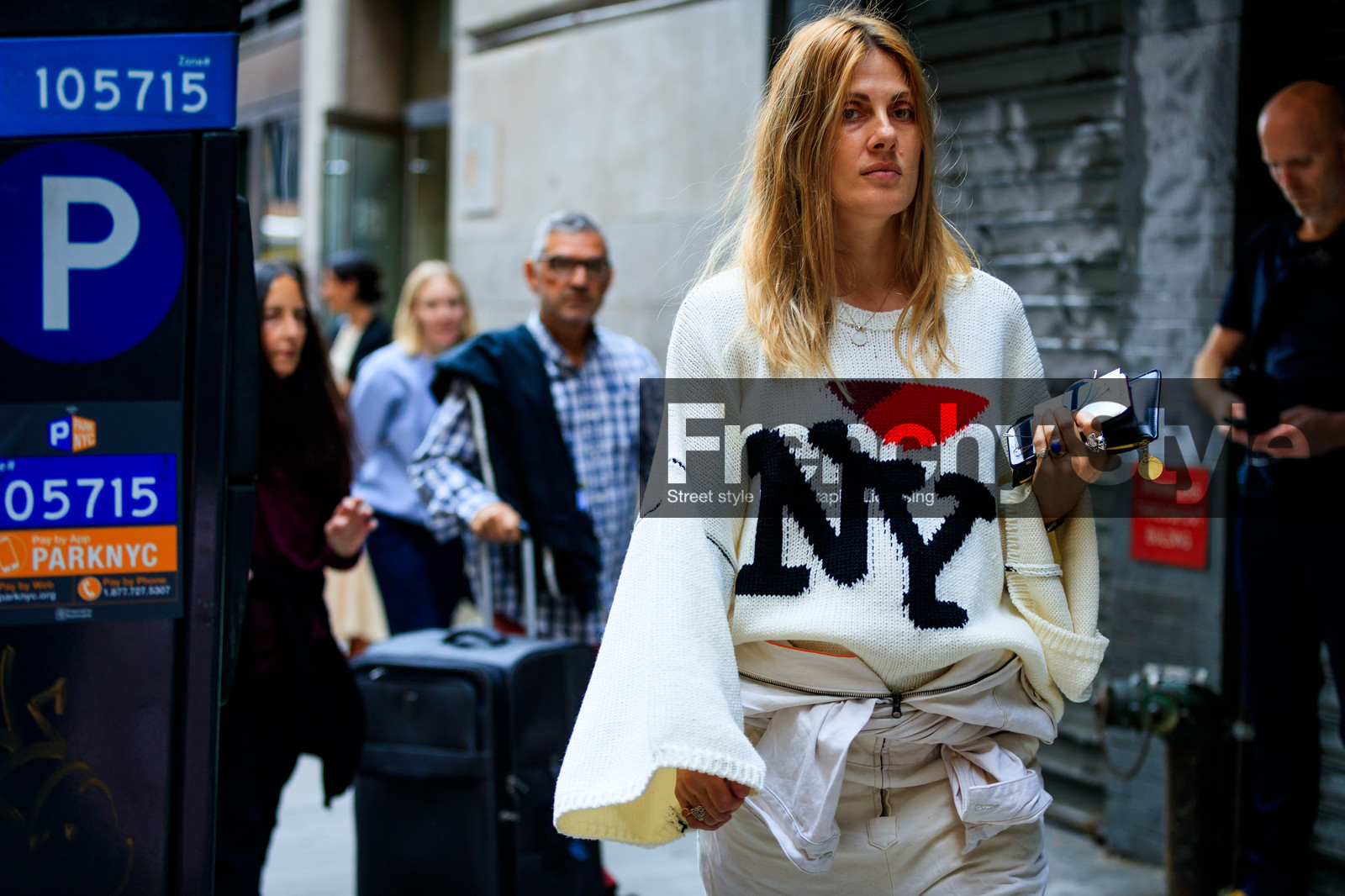 atmosphere details, detail, fashion week, frenchystyle, FW, horizontal, jonathan paciullo, natalie hartley, NEW YORK, NYFW, printed sweater, SPRING SUMMER 2018, SS 18, street style, white pants, white sweater