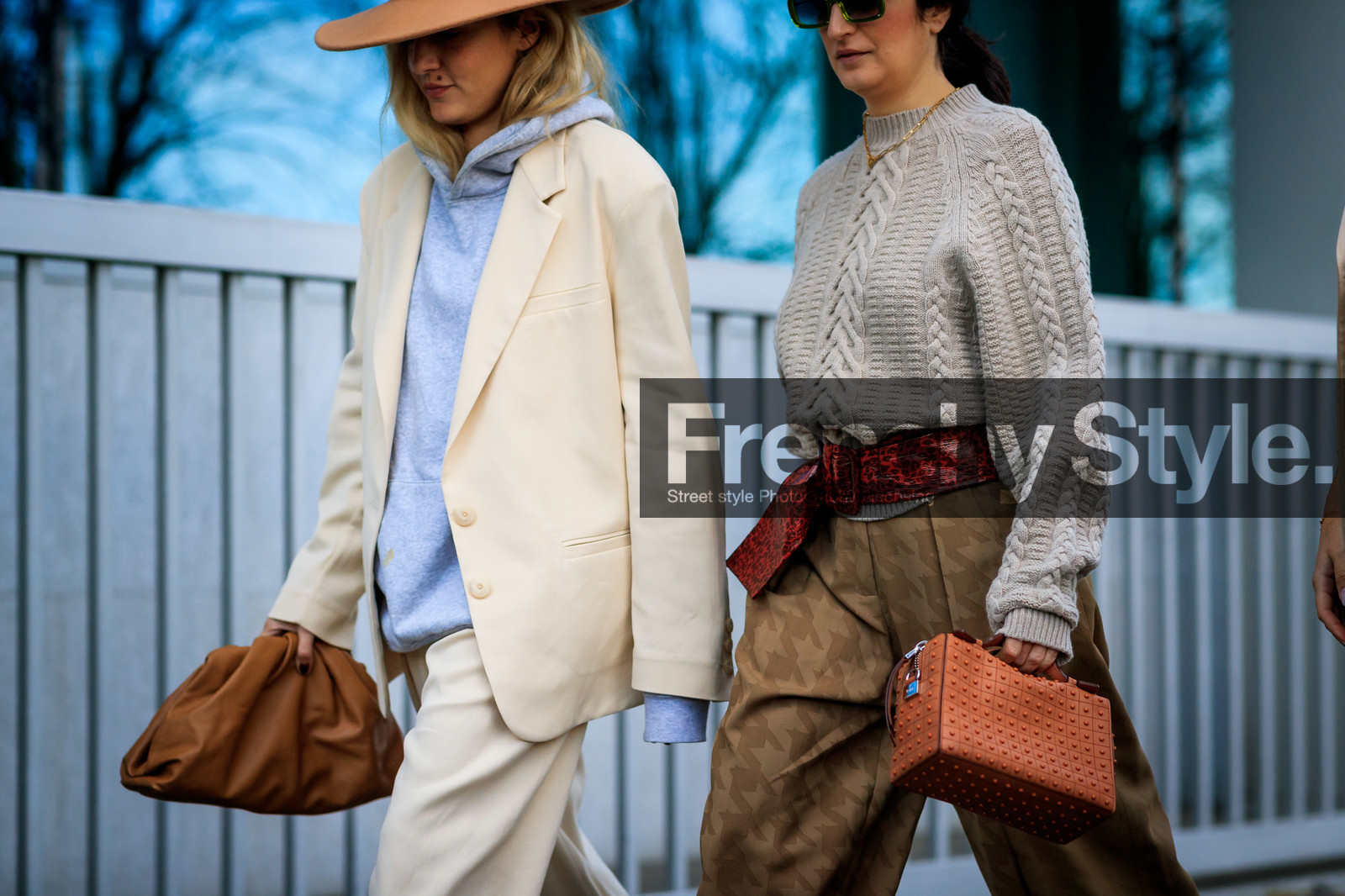 valentina siragusa, eleonora carisi, white pants, light grey hoodie, beige hat, camel leather clutch, bottega veneta bag, light grey pullover, camel hat, red leather belt, animal printed belt, leopard printed belt, camel leather bag, studs details bag, kaki pants, carrot pants, loose pants, belted pants, houndstooth printed pants, silk pants, satin pants, green sunglasses, square shape glasses, fashion week, frenchystyle, FW, jonathan paciullo, street style, MFW, MILAN, AUTUMN WINTER 2020-2021, FALL WINTER 2020-2021, FW 20-21, horizontal, atmosphere details, detail