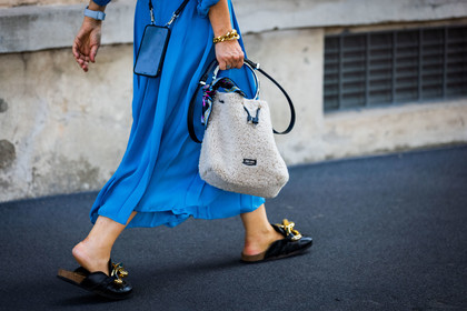 bag, beige bag, blue dress, chain, color, detail, dress, fluid dress, fur bag, gold bracelet, jimmy choo bag, jw anderson mules, leather mules, pleated dress, fashion week, frenchystyle, FW, jonathan paciullo, street style, SPRING SUMMER 2022, SS 22, MFW, MILAN, atmosphere details, horizontal