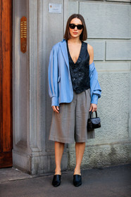 mary leest, black leather jacket, black leather bag, black leather slippers, light blue jacket, sleeveless jacket, low necked jacket, striped jacket, animal skin bag, hand bag, mini bag, beige bermuda shorts, butterfly sunglasses, black sunglasses, fashion week, frenchystyle, FW, jonathan paciullo, street style, MFW, MILAN, AUTUMN WINTER 2020-2021, FALL WINTER 2020-2021, FW 20-21, vertical, full length