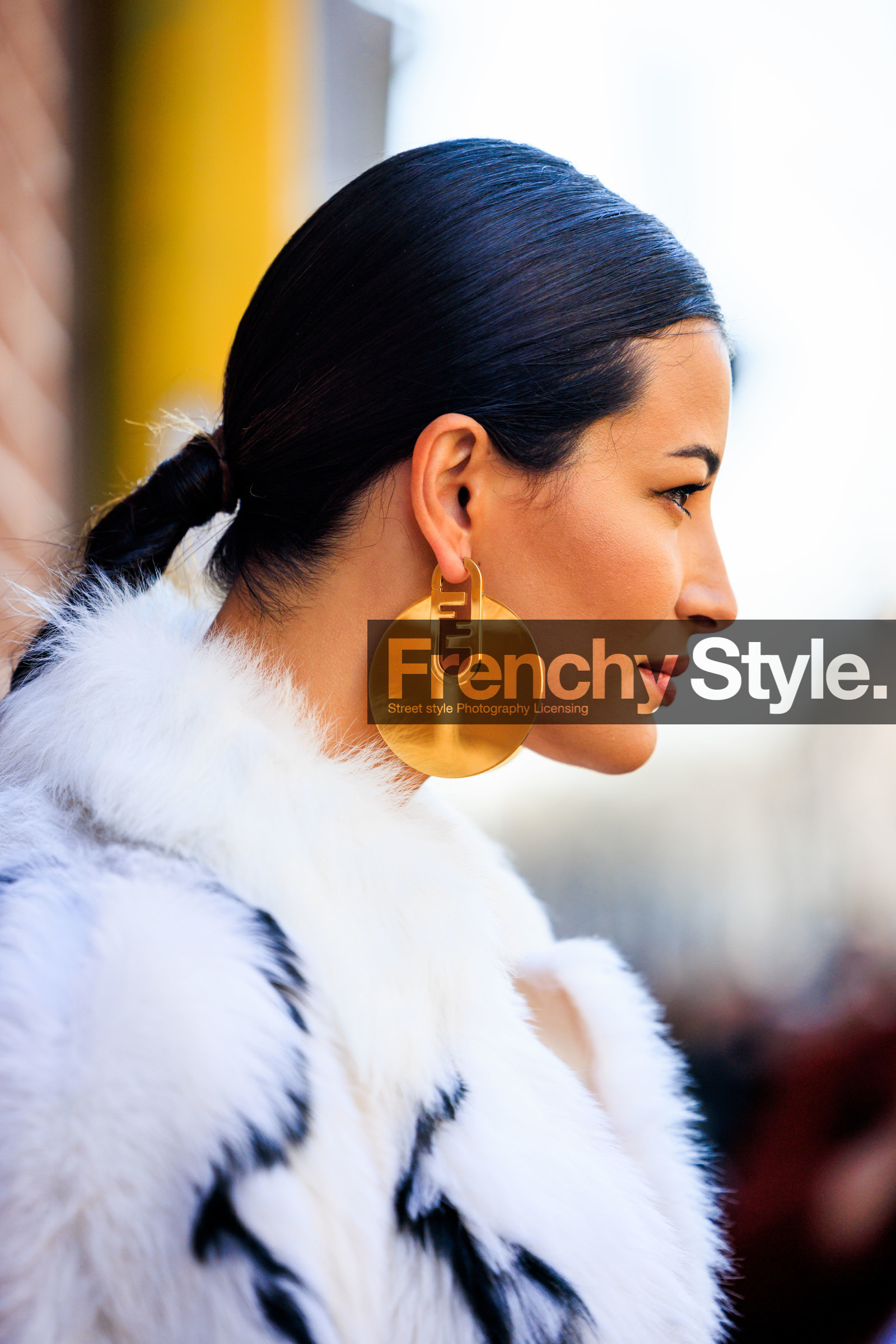 fendi, big fendi earrings, golden fendi earrings, furry coat, hair, fashion week, frenchystyle, FW, jonathan paciullo, street style, MFW, MILAN, FALL WINTER 2022_2023, AUTUMN WINTER 2022-2023, FW 22-23, vertical, atmosphere details