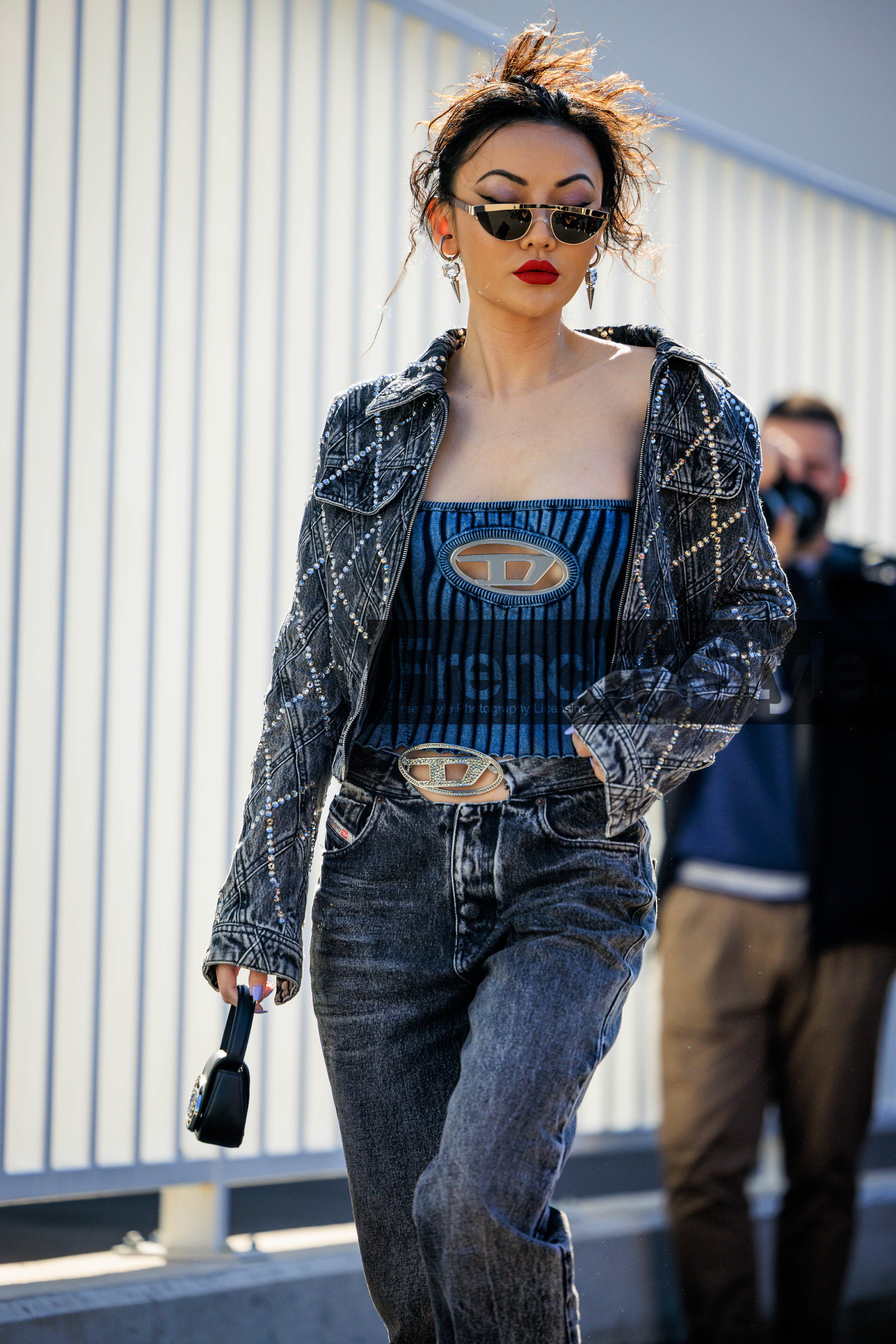 full diesel look, full denim look, black sunglasses, strapless top, denim top, diesel logo top, studded jacket, denim short jacket, dark grey jacket, dark grey jeans, red lips, mini diesel bag, mini black handbag, jessica wang, fashion week, frenchystyle, FW, jonathan paciullo, street style, MFW, MILAN, FALL WINTER 2022_2023, AUTUMN WINTER 2022-2023, FW 22-23, vertical, atmosphere details