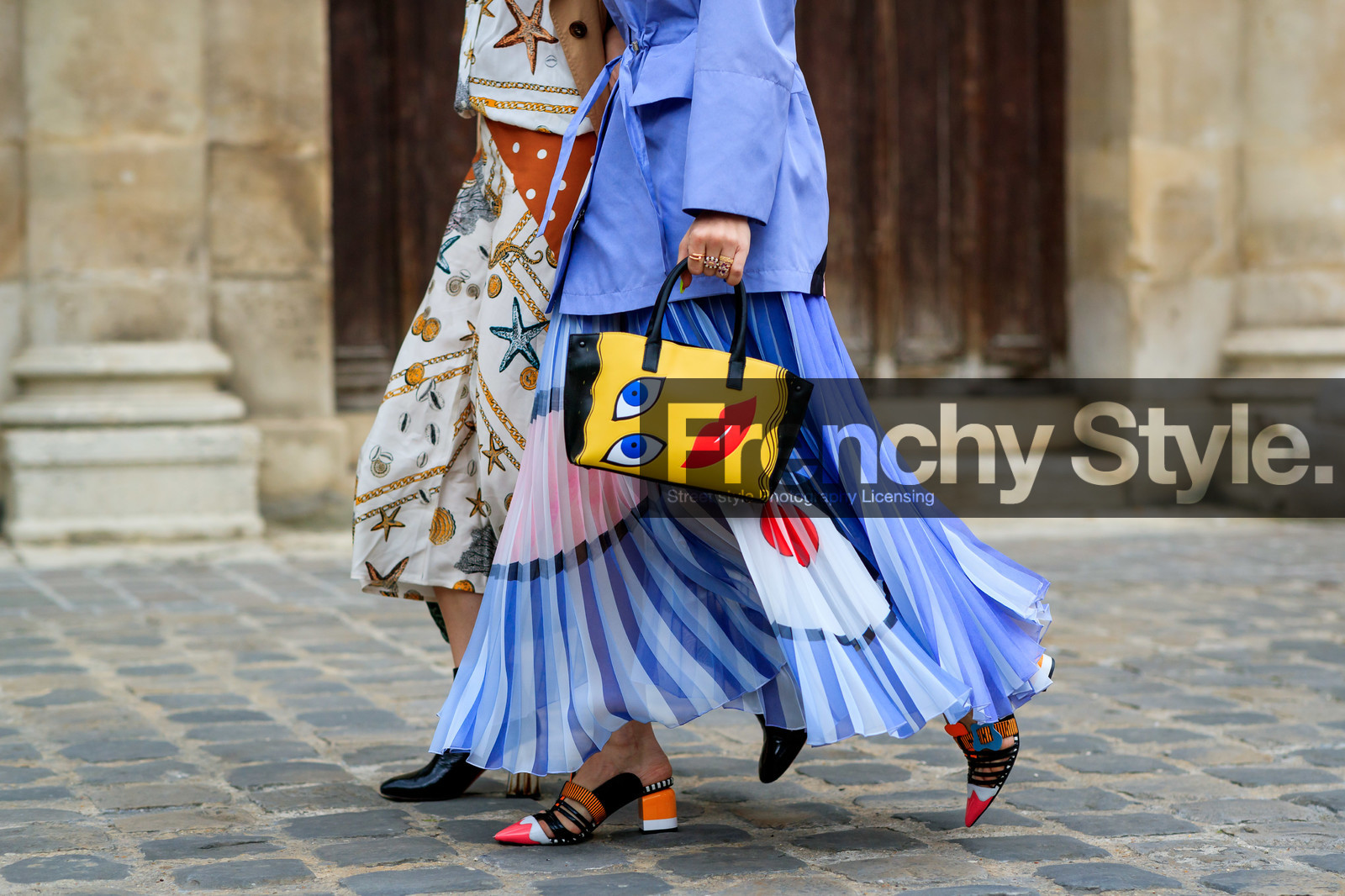 blue jacket, blue skirt, graphic bag, graphic skirt, high heels, leather bag, leather shoes, multicolor bag, multicolor shoes, pleated skirt, printed bag, printed skirt, yellow bag, PARIS, PFW, street style, jonathan paciullo, FW, frenchystyle, fashion week, AUTUMN WINTER 2019-2020, AW 19-20, FALL WINTER 2019-2020, FW 19-20, horizontal, atmosphere details, detail