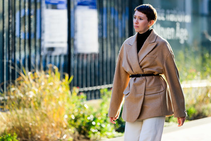 beige jacket, black belt, black sweater, leather belt, trousers, turtleneck sweater, PARIS, PFW, street style, jonathan paciullo, FW, frenchystyle, fashion week, AUTUMN WINTER 2019-2020, AW 19-20, FALL WINTER 2019-2020, FW 19-20, horizontal, atmosphere details, detail
