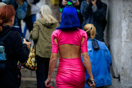 sita abellan, back details, blue hair, pink dress, openwork dress, short sleeves dress, drape dress, tight dress, fashion week, frenchystyle, FW, jonathan paciullo, street style, SPRING SUMMER 2020, SS 20, PFW, PARIS, horizontal, atmosphere details, detail