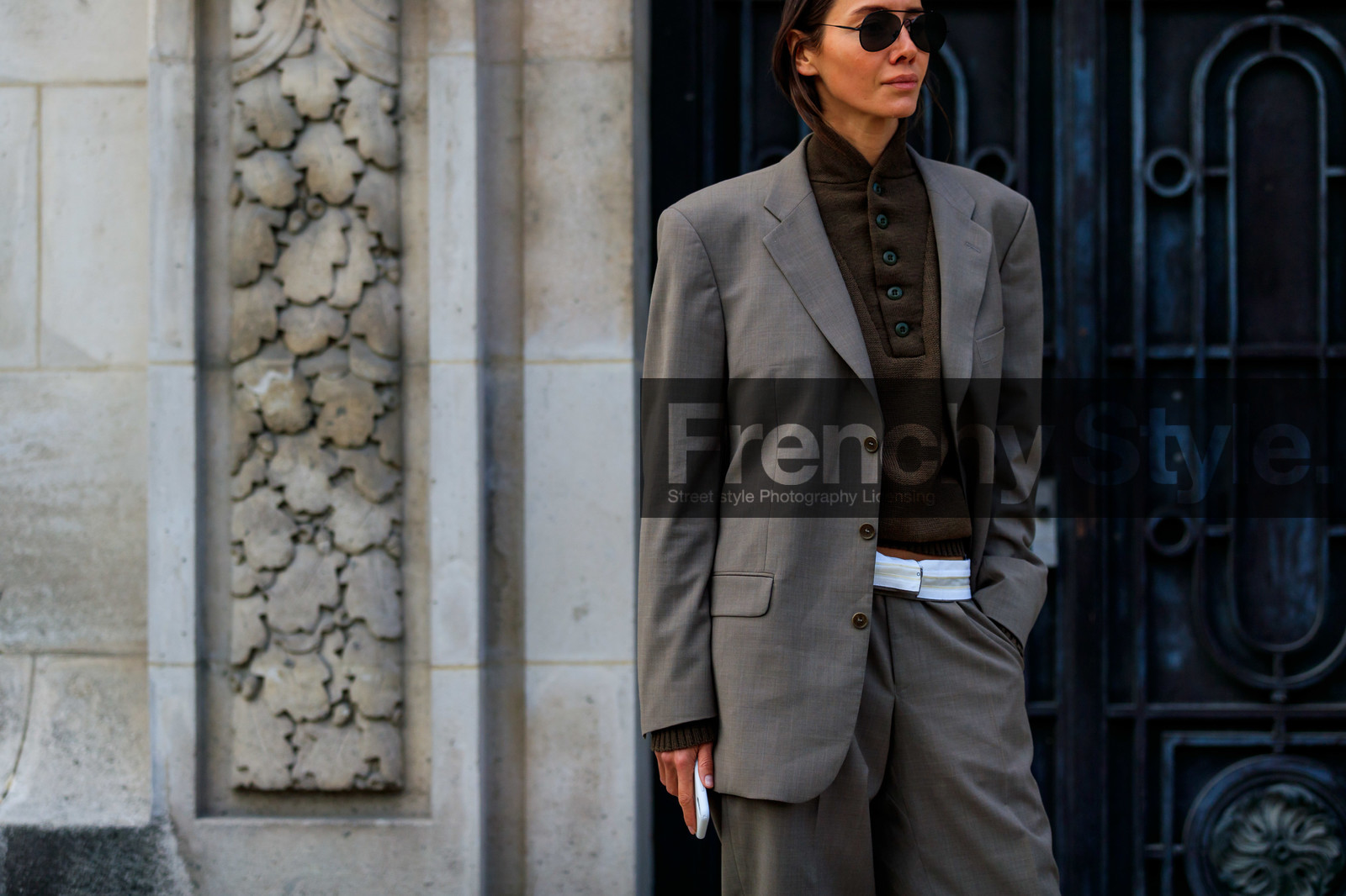 beige jacket, beige pants, beige suit, blazer, brown sweater, julie pelipas, sunglasses, trousers, PARIS, PFW, street style, jonathan paciullo, FW, frenchystyle, fashion week, AUTUMN WINTER 2019-2020, AW 19-20, FALL WINTER 2019-2020, FW 19-20, horizontal, atmosphere details, detail