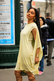 yellow dress, assymetric dress, golden bracelet, long braids, greek sandals, big earrings, golden earrings, sharon alexie, street style, jonathan paciullo, FW, frenchystyle, fashion week, AUTUMN WINTER 2022-2023, FALL WINTER 2022_2023, FW 22-23, PFW, PARIS, vertical, detail
