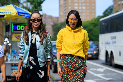 atmosphere details, black dress, blue jacket, Chriselle Lim, detail, eva chen, fashion week, frenchystyle, FW, hoodie, horizontal, jonathan paciullo, multicolor dress, NEW YORK, NYFW, printed dress, SPRING SUMMER 2018, SS 18, street style, sunglasses, teddy jacket, yellow sweater