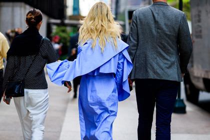 atmosphere details, back detail, blue dress, detail, fashion week, frenchystyle, FW, horizontal, jonathan paciullo, leather bag, NEW YORK, NYFW, shirt dress, SPRING SUMMER 2018, SS 18, street style, zanna roberts rassi