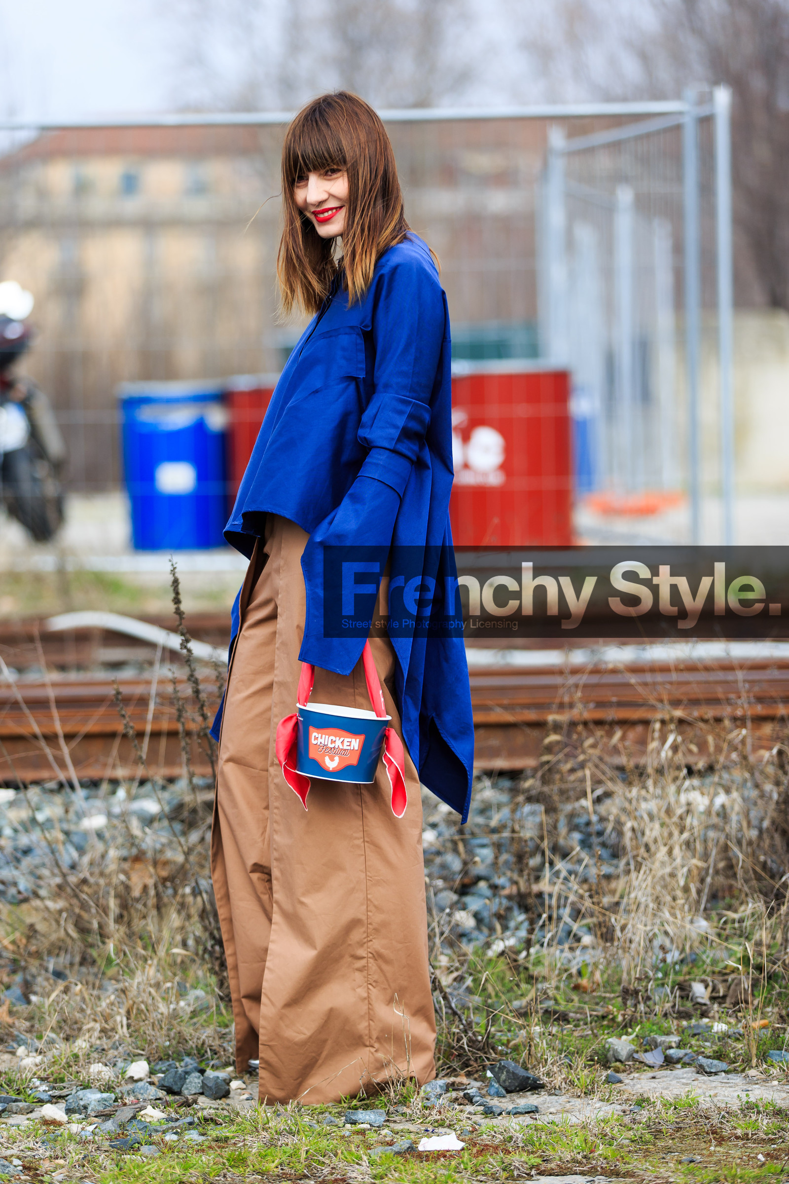 asymetric, AUTUMN WINTER 2016-2017, AW 16-17, blue bag, blue shirt, brown pants, FALL WINTER 2016-2017, fashion week, frenchystyle, full length, fun bag, FW, FW 16-17, jonathan paciullo, LFW, LONDON, MENSWEAR, printed bag, street style, trousers, vertical, wide pants