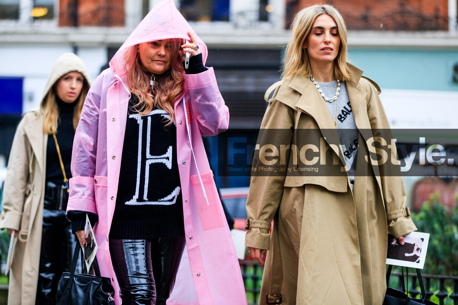 balenciaga, beige coat, black pants, black sweater, grey sweater, hood, leather pants, necklace, pink coat, rain coat, trench coat, trousers, street style, jonathan paciullo, FW, frenchystyle, fashion week, LFW, LONDON, AUTUMN WINTER 2018-2019, AW 18-19, FALL WINTER 2018-2019, FW 18-19, horizontal, atmosphere details, detail