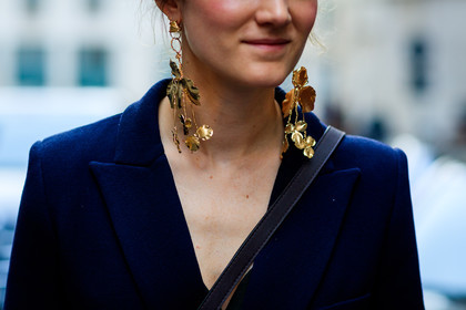 atmosphere details, AUTUMN WINTER 2017-2018, AW 17-18, blazer, detail, earrings, FALL WINTER 2017-2018, fashion week, frenchystyle, FW, FW 17-18, golden details, horizontal, jonathan paciullo, MFW, MILAN, navy jacket, street style