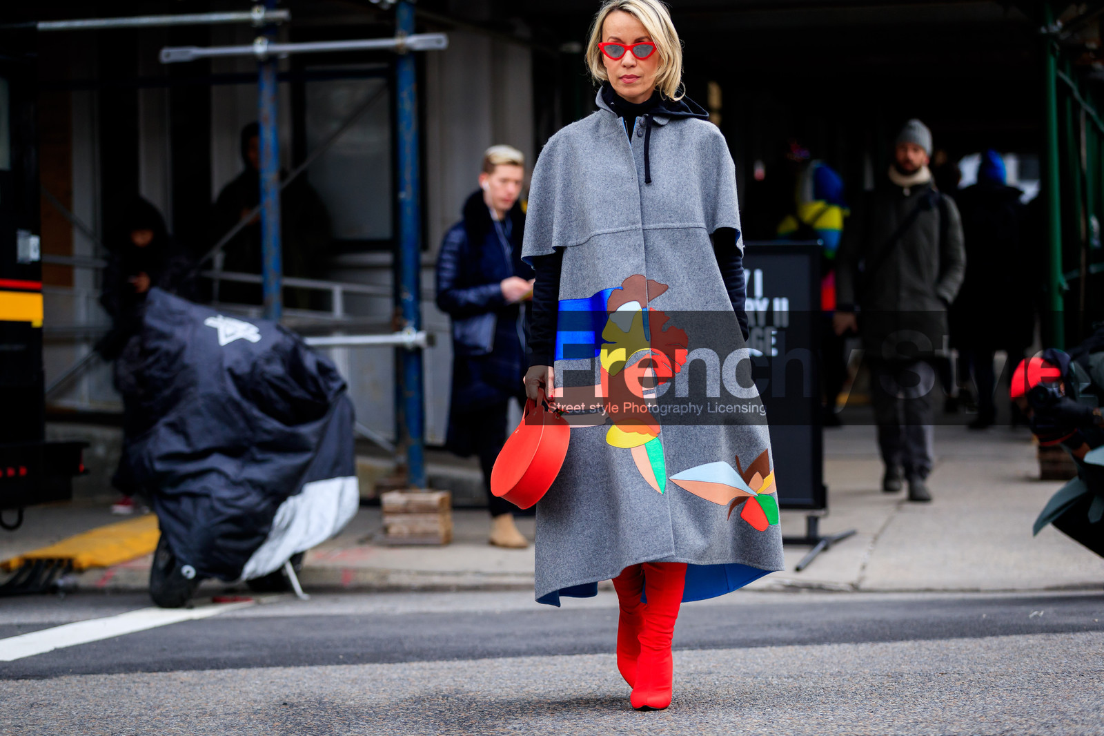 graphic jacket, grey coat, high boots, high heels, leather bag, leather shoes, patchwork, printed jacket, red bag, red boots, sunglasses, street style, jonathan paciullo, FW, frenchystyle, fashion week, NYFW, NEW YORK, AUTUMN WINTER 2018-2019, AW 18-19, FALL WINTER 2018-2019, FW 18-19, atmosphere details, horizontal, detail