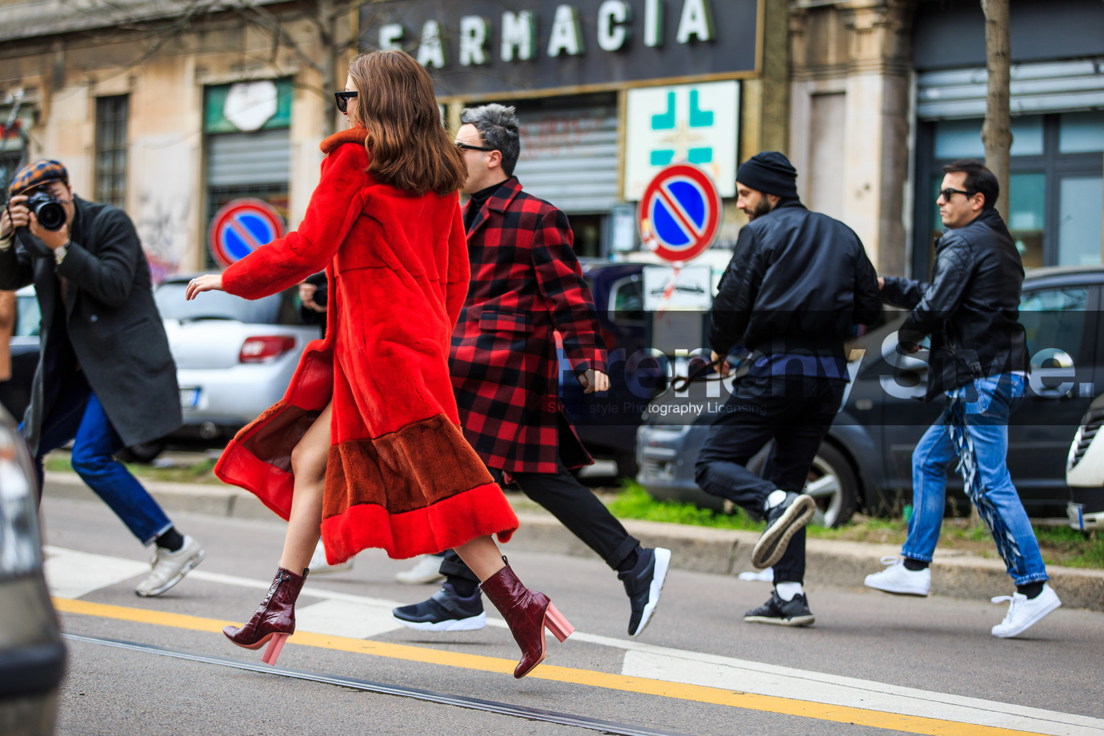 atmosphere details, AUTUMN WINTER 2016-2017, AW 16-17, back detail, bordeaux, burgundy, christian dior, detail, FALL WINTER 2016-2017, fashion week, frenchystyle, fur coat, FW, FW 16-17, high heels, horizontal, jonathan paciullo, leather boots, LFW, LONDON, MENSWEAR, pink, red, red boots, red coat, red fur, street style