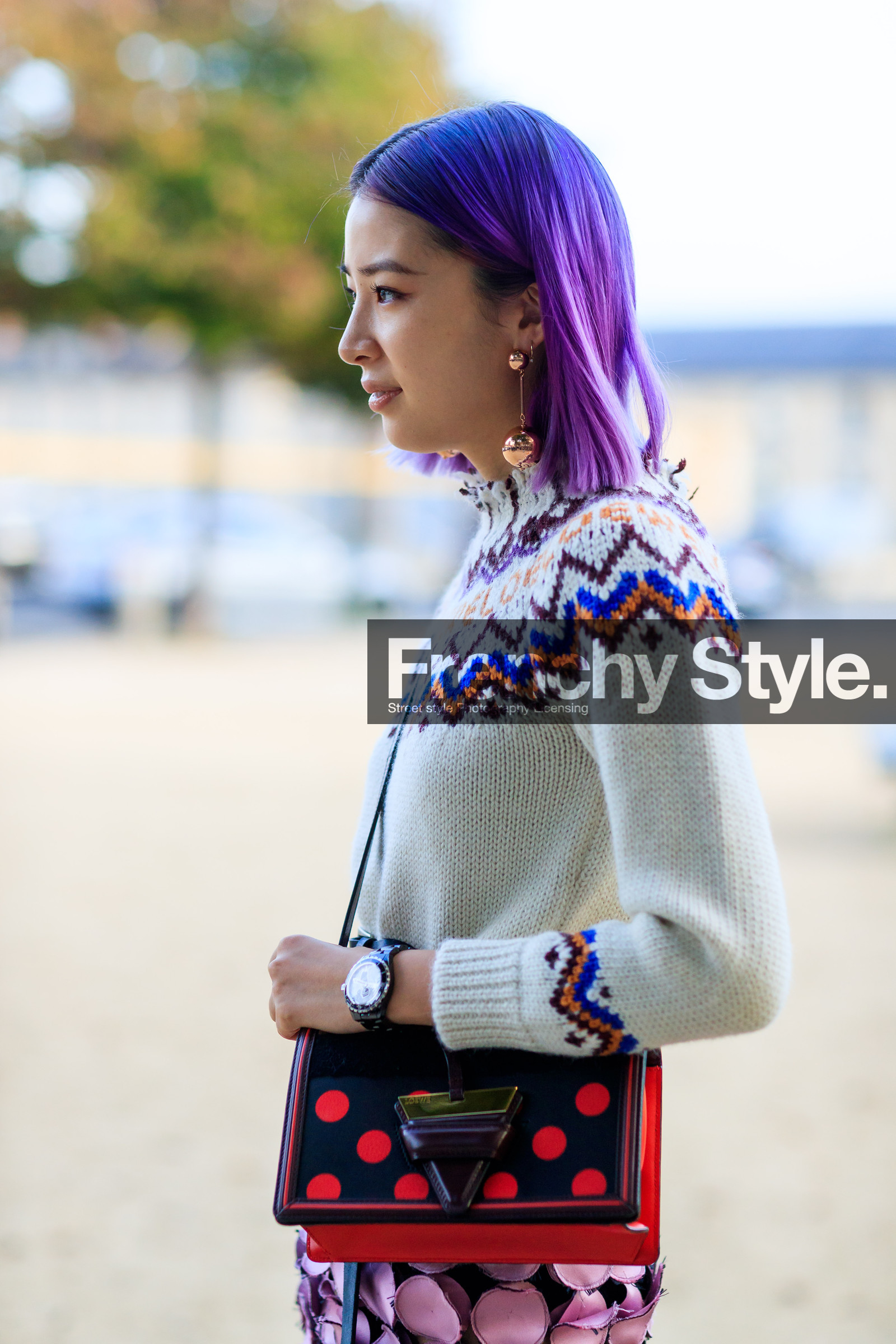 atmosphere details, black bag, detail, dyed hair, earrings, fashion week, frenchystyle, FW, graphic bag, graphic skirt, jonathan paciullo, leather bag, loewe, PARIS, PFW, polka dot, printed bag, printed skirt, printed sweater, purple hair, red bag, SPRING SUMMER 2018, SS 18, street style, vertical, white sweater, irene kim